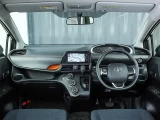 Toyota Sienta 2